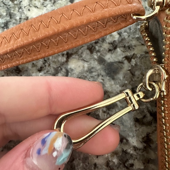 Brown leather cross body purse with multiple pockets!! - Picture 6 of 8